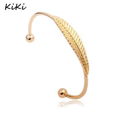 China >>>Women Environmentally Friendly Classy Metal Adjustable Bracelets 18K Gold Plated Leaf Shape Opening Cuff Bracelet for sale