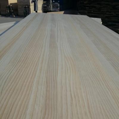 China Pine Board Moisture Content 8-12% E0/E1 Environmental Glue Solid Pine Wood Furniture Board for sale