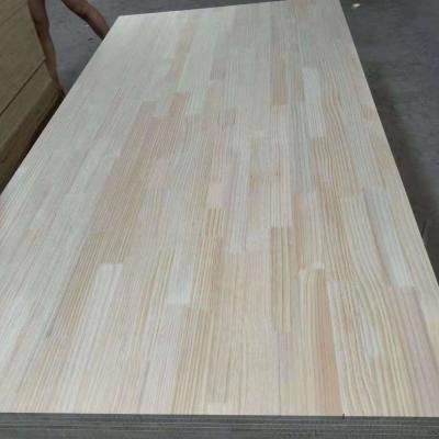 Chine Radiata bois de pin à doigts joints planches de bois pour la capacité de solution de projet intérieur à vendre