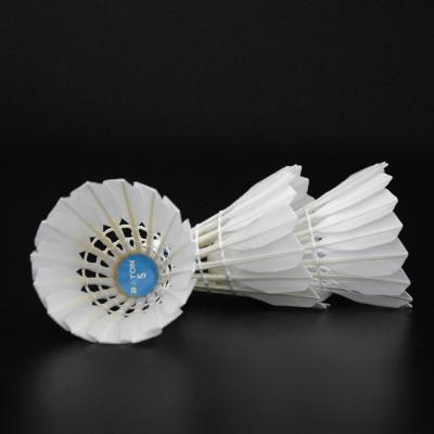 China Professional Tournament High Quality OEM Duck Feather Badminton Shuttlecock Baton NO.5 for sale