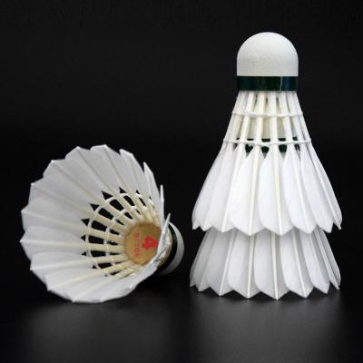 China Professional Tournament Quality Super Duck Feather Badminton Shuttlecock Baton NO.4 Feather Shuttle Badminton Birdies for sale