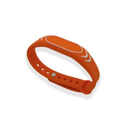 China Smart nfc wristband silicone rfid band waterproof/waterproof custom silicone wristband for swimming pool 213 chip for sale