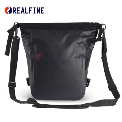 China Large Capacity Water Proof Bike Waterproof Bag On The Bicycle Duffel Bag Waterproof Groceries One Rack Travel Bike for sale