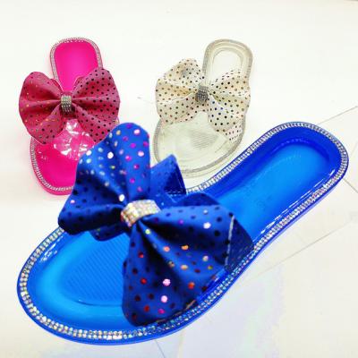 China 2021 new fashion trend bow slippers flat bottom house of diamond crystal women's slippers outside slippers for sale