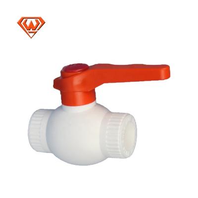 China Italo General Plastic White Thread Color Standard PVC Hydraulic Ball Valve for sale