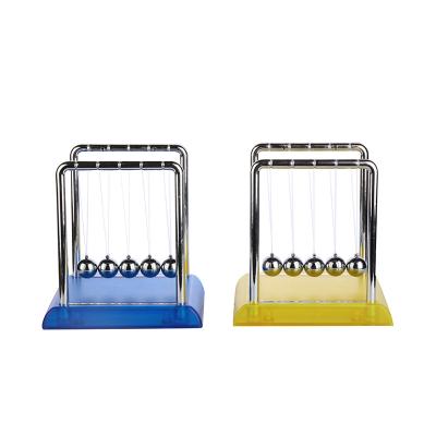 China Newton's Cradle Pendulum Desktop Swinging Physics Newton Balance Ball Plastic Base China Hot Selling Creative Newton for sale