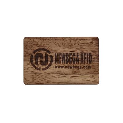 China Recyclable NFC Business Eco-friendly Standard Smart Wood / Waterproof Carving Hotel Locking RFID Card for sale