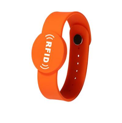 China Latest design new arrival waterproof/waterproof rfid wristband tag UHF rfid wristbands printer for sale