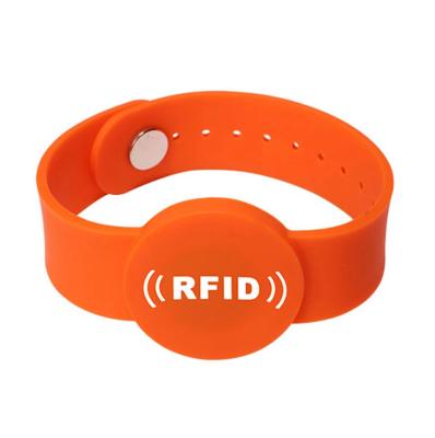 China good quality pvc rfid wristband nfc rfid wristband UHF rfid wristbands suitable prices waterproof/waterproof for sale