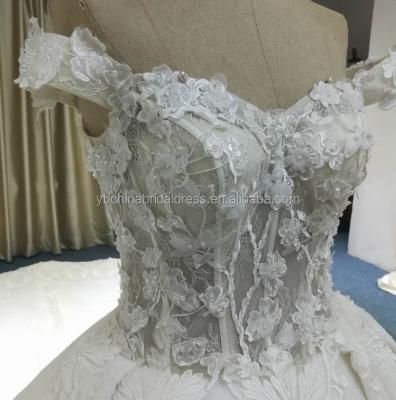 China Luxurious Anti-Static Big Dress With Lace And Crystal Beads Shoulder Wedding Ball Gown Dress for sale