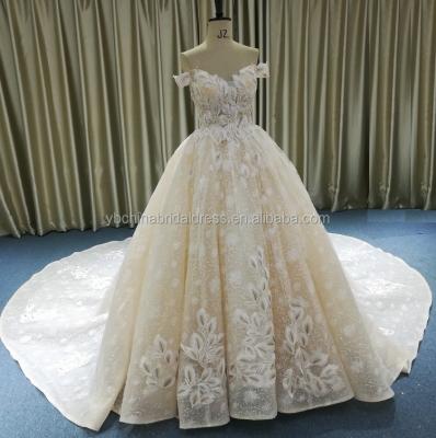 China Anti-Static Off The Shoulder Sleeves With Luxury Lace With Long Train Wedding Dress Ball Gown for sale