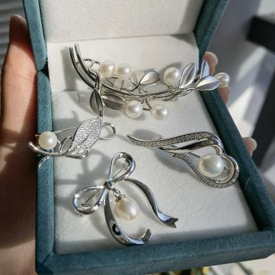 China 925 Silver Leaves Heart Bow Pearl Fashion High Quality Brooches For Man Woman for sale