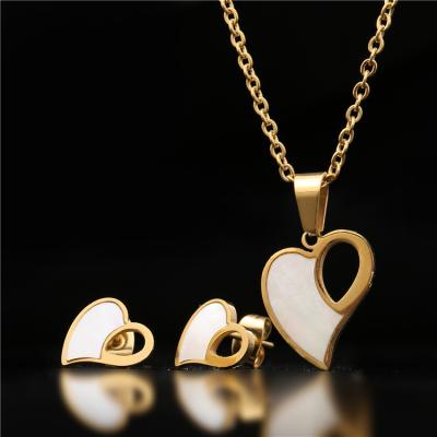 China Fashion 18K Gold Heart Shell Inlay Stainless Steel Jewelry Set For Lovers Valentine's Gift for sale