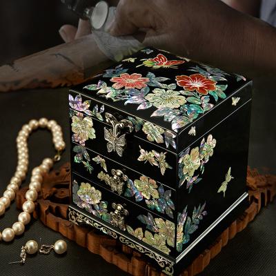 China 100% Hand Inlaid Luxury Packaging Luxury Wood Princess Lacquer Jewelry Storage Box for sale