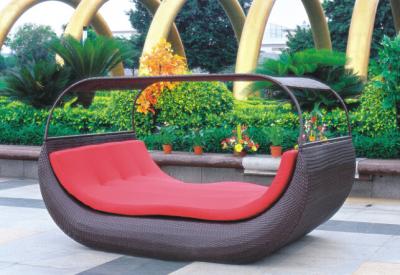 China Weatherproof Garden Outdoor Rattan Furniture Coffee Rattan Sunbeds With Cover for sale