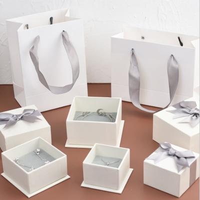 China Paper Bracelet Ring Case Custom Jewelry Boxes Bowknot Jewelry Gift Box Earring Wholesale Fashionable Necklace Bracelet High Grade for sale