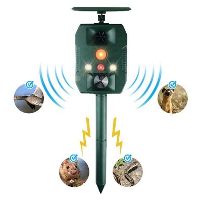 China Viable Garden Outdoor Animal Repeller With Ultrasonic Wolf Mouse Animal Repeller Motion Sensor In Stock Pest Hot Selling Home Reflector for sale