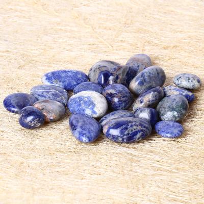 China Wholesale Natural Polished Rough Tumbled Tumbled Decoration Stones Sodalite Crystal Crafts Product For Home From Europe for sale