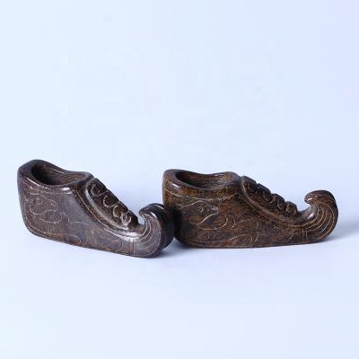 China Wholesale Bulk Europe High Quality Natural Hand Carved Healing Wood Shoes Carving For Collection for sale