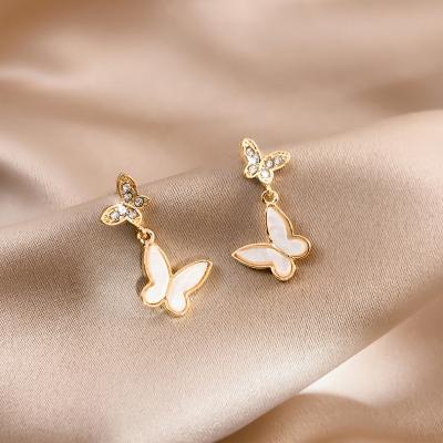 China Artilady 2020 FASHIONABLE Korean Gold Cute Animal Acrylic Butterfly Charms Plastic Stud Earrings For Girls Jewelry for sale