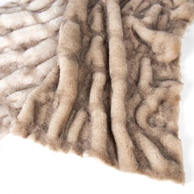 Chine Tissu en peluche doux pour textile domestique 100% polyester élastique faux fourrure de lapin 58/60 