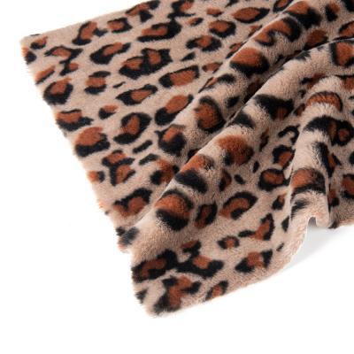 Cina 100% poliestere leopardo super morbido stampa pelliccia di coniglio pelliccia finta tessuto per il design alla moda in vendita