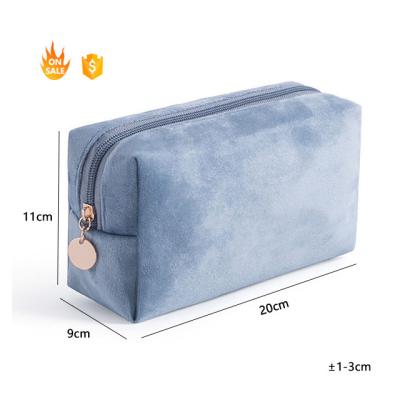 China Free sample high quality luxury multi color velvet makeup pouch with gold zipper women travel custom velvet make up cosmetic bags for sale