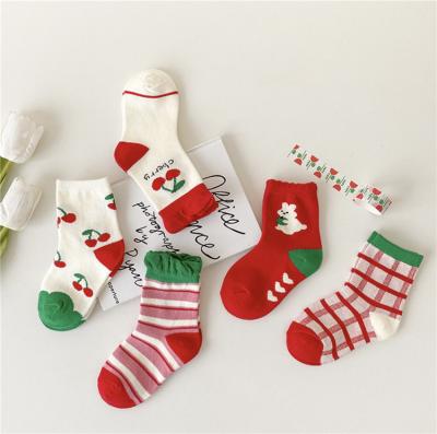 China Cheap Price Low MOQ QUICK DRY Organic Cotton Customized Logo Christmas Newborn Baby Socks Holiday Socks for sale