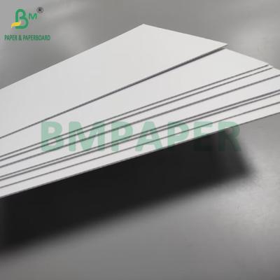 China 1.5MM 3 capas de cartón corrugado blanco para cajas cosméticas Liner E Flauta 69 x 99CM en venta