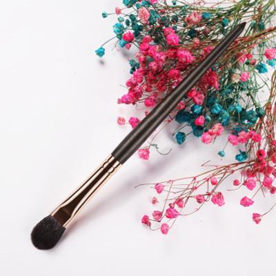 China Angular Blush #819 Single Natural Hair Large Eyeshadow Eye Blender Smudge Brush for sale