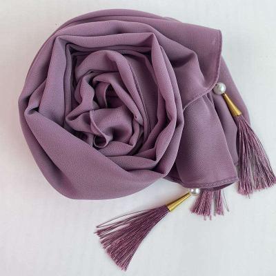 China Gauze Scarf Fashion Scarf Ladies Premium Chiffon Pearl Chiffon Hijabs Hijab Scarf Pleated Chiffon Hijab Tassel for sale