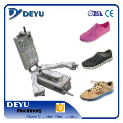 China 2016 style PVC sport shoe hot sale PVC DIP jelly shoes airblowing mold used on hand open Deyu machine for sale