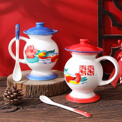 China Old-fashioned gift couple's anniversary spittoon shape vintage ceramic mug with lid spoon for sale