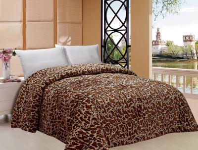 China Giraffe Pattern Warm Comforter For Winter Machine Made Custom Color Printed for sale