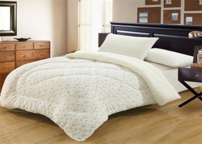 China Solid Coral Fleece Quilt Comforter Sets , Anti Wrinkle Full Size Comforter Sets for sale