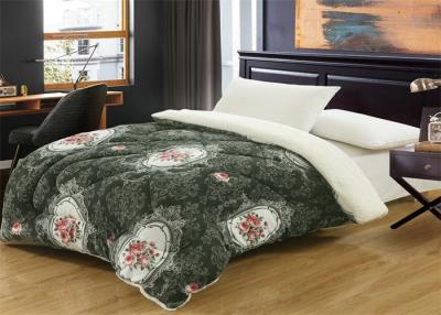 China Customized Color Winter Quilt Sets Straight / Oblong Shape With ISO9001 Certificated for sale