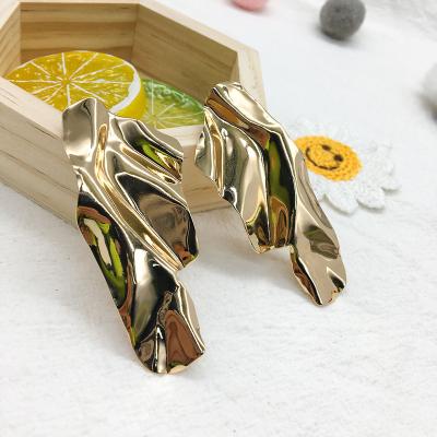 China FASHIONABLE Gold Wrinkle Metal Unique Design Exaggerated Irregular Geometric Stud Earring for sale