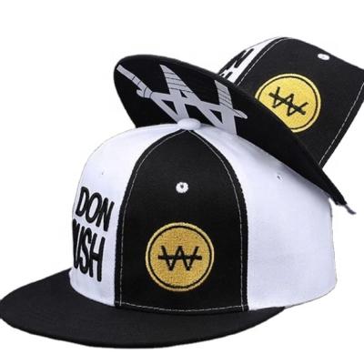 China Custom Color Men's Black Multiple Embroidery COMMON Cool Flat Brim Snapback Snapback Hip Pop Hats Dad Hat Baseball Caps for sale