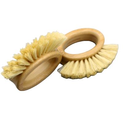 China Household Viable Natural Bamboo Wood Kitchen Tool Circular Shape Sisal Cleaning Fiber Stiffen Pot Dish Scrubber Vegetable Brush for sale