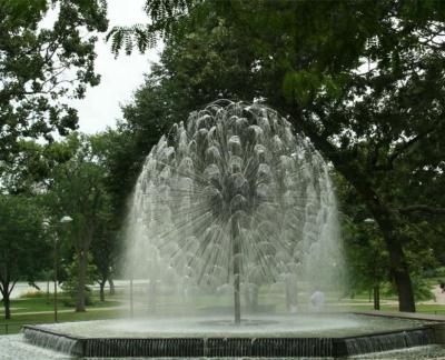 Cina Acqua a sfera rotante Fontana di pissenliero Giardino domestico Spray alto in vendita