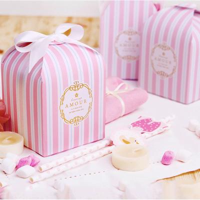 China Low Moq Customization Western Style Groomsman Bridesmaid Lucky Little Box Wedding Candy Bags With Ribbon zu verkaufen