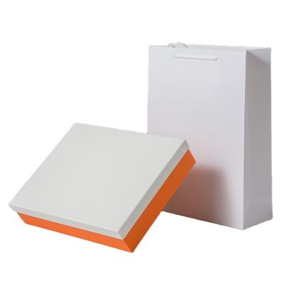 China Chinese Oem Simple Atmospheric Business Suit Packing Boxes Gift Box Lid and Tray with Paper Bag zu verkaufen