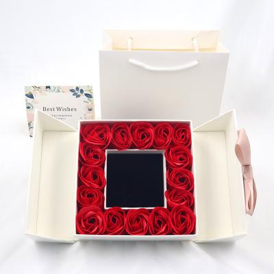 China 2022 New Design Wholesale 16 Preserved Fresh Flower Roses White Black Mother's Day Gift Valentine's Day Gift Box for Jewelry for sale