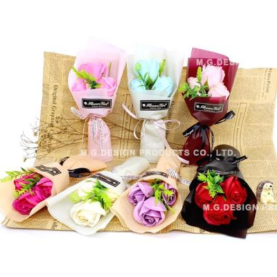 China Perfect Hot Selling Handmade Scented Gift Set Mothers Day Gift Set Handmade Wash Decorate Rose Soap Bouquet Multicolor Valentine' for sale