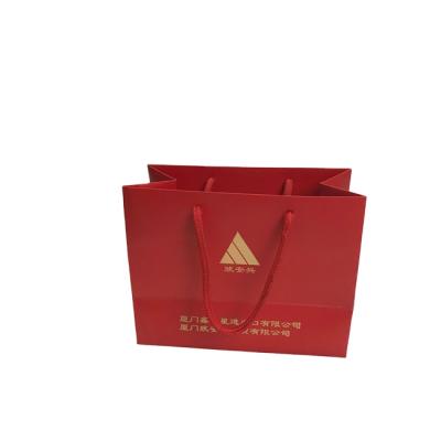 China Recyclable Custom Logo Paper Gift Bag Packaging Handle Cheap Manufacturer Direct Selling Gift Bag for sale