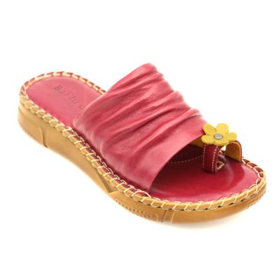 China Cushioning Popular Beach Shoes Flat Women's Shoes Fashion 2021 Slippers Handmade Soft Genuine Leather Ladies Flip Flops For Sale Wholesale for sale