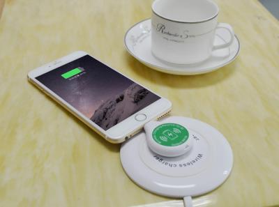 China Stable High Efficiency Wireless Qi Charger Wireless Charging Pad Lightweight for sale