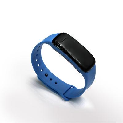 China Social Distance Trace Alert Wristband Social Distance Trace Bracelet Wristband with UWB and Vibrator for sale