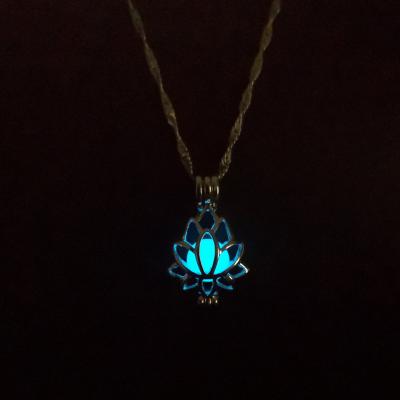 China Shangjie OEM Necklace 2021 CLASSIC Halloween Jewelry Lotus Luminous Necklace Silver Necklace Flower Necklace for sale