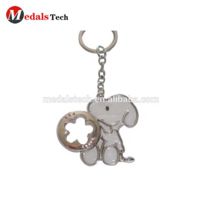 China Cute Wholesale Snoopy Gifts Promotional Colorful Transparent Paint Design Key Chain With Glitter for sale